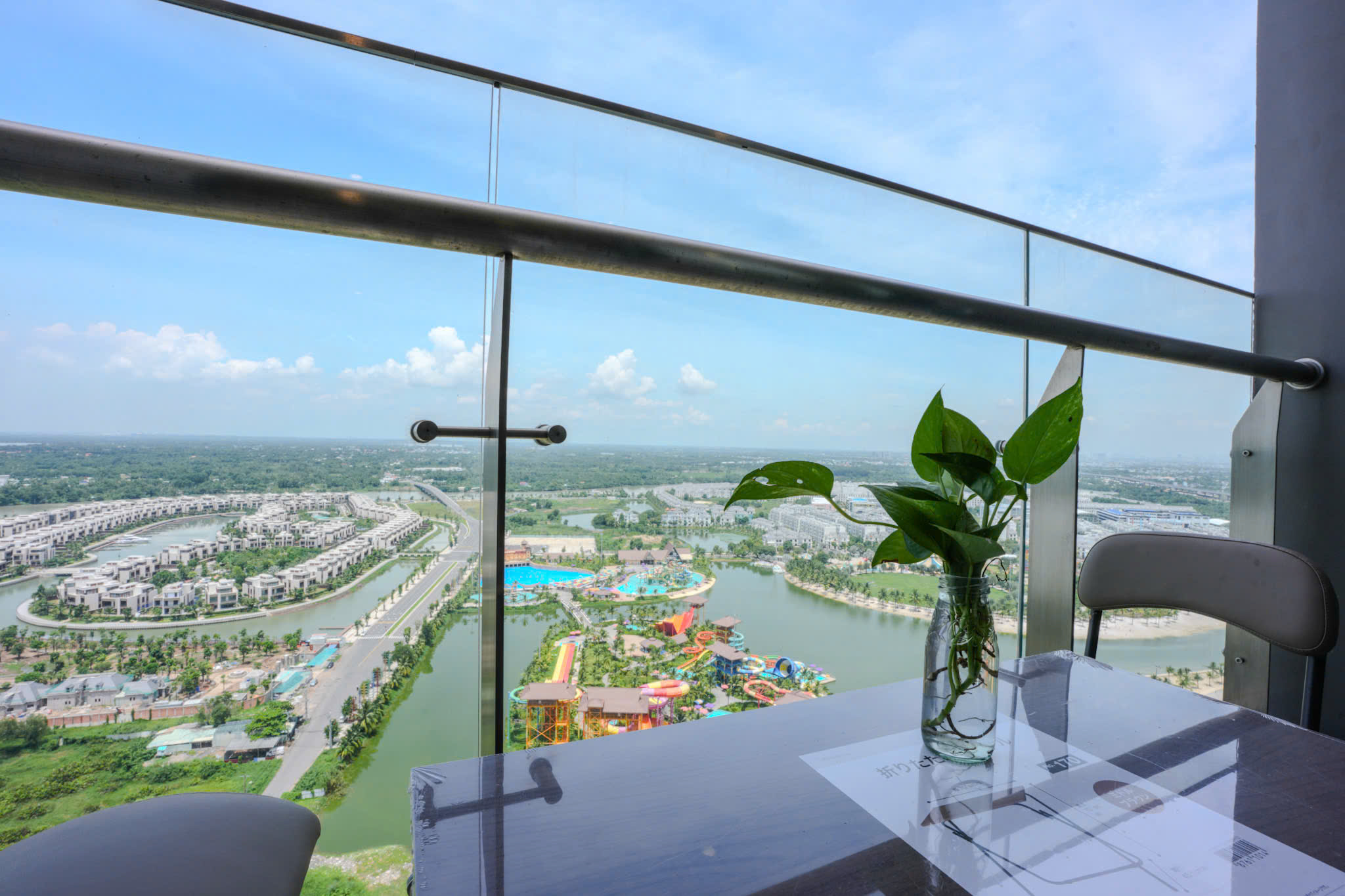 ban cong can ho the beverly vinhomes grand park 1-2